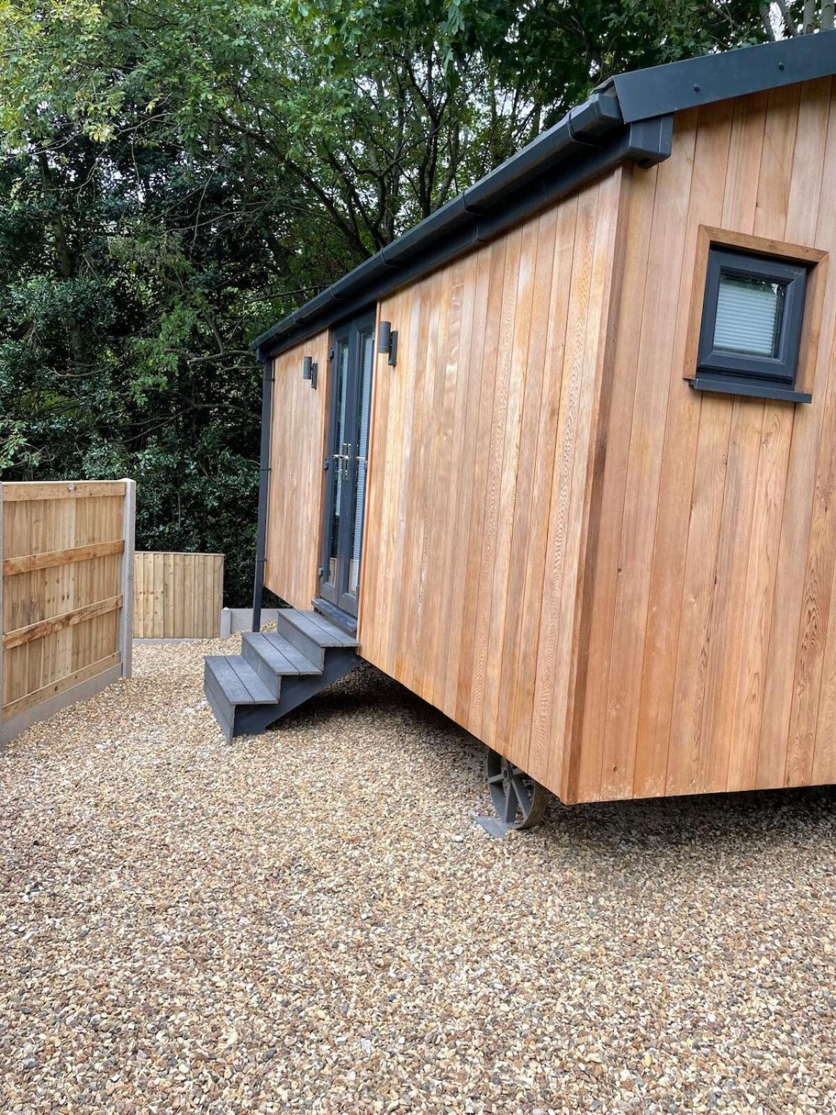 Dee Lodge With Private Hot Tub Llangollen Extérieur photo